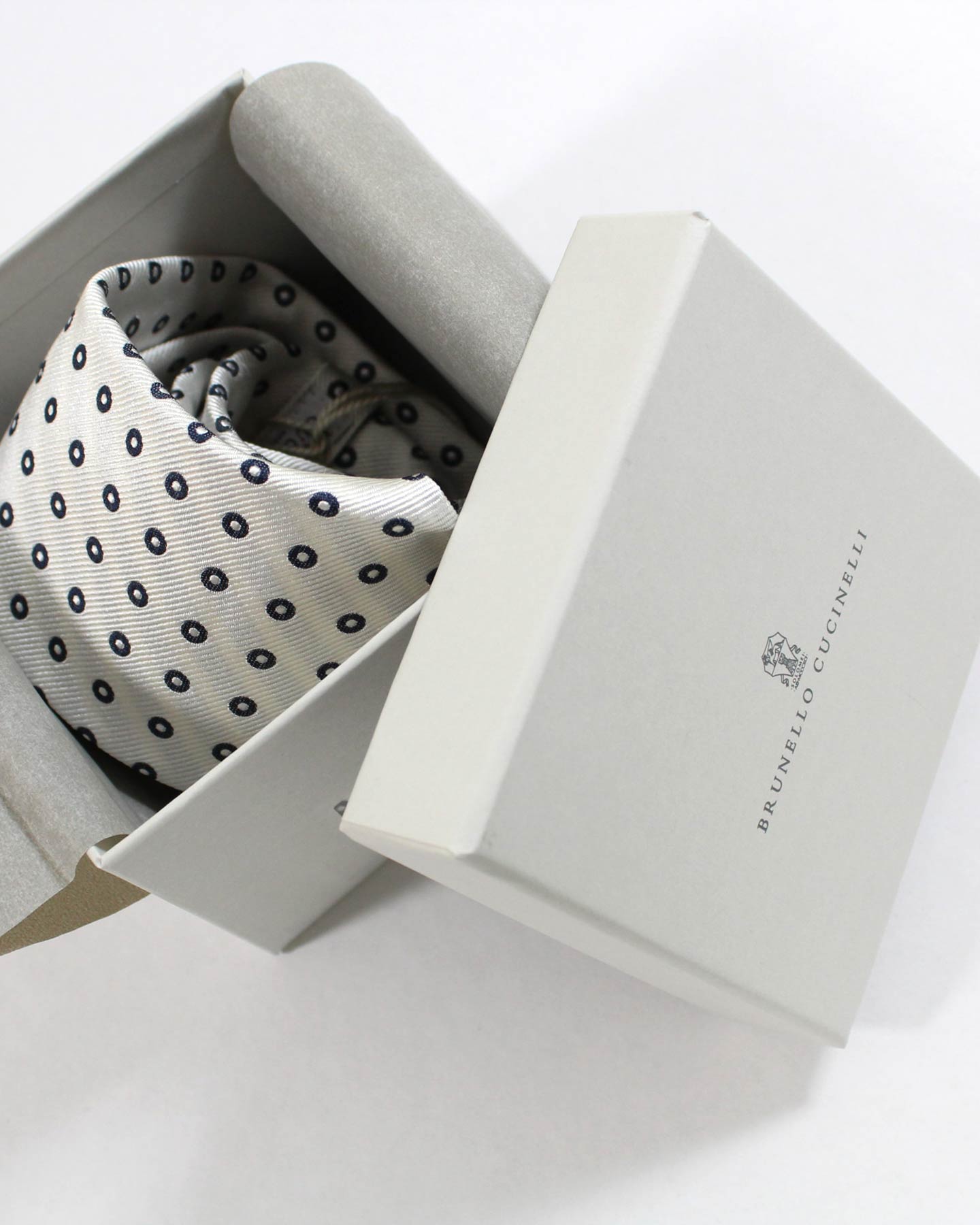 <h2>Brunello Cucinelli</h2> <p>&nbsp;</p>