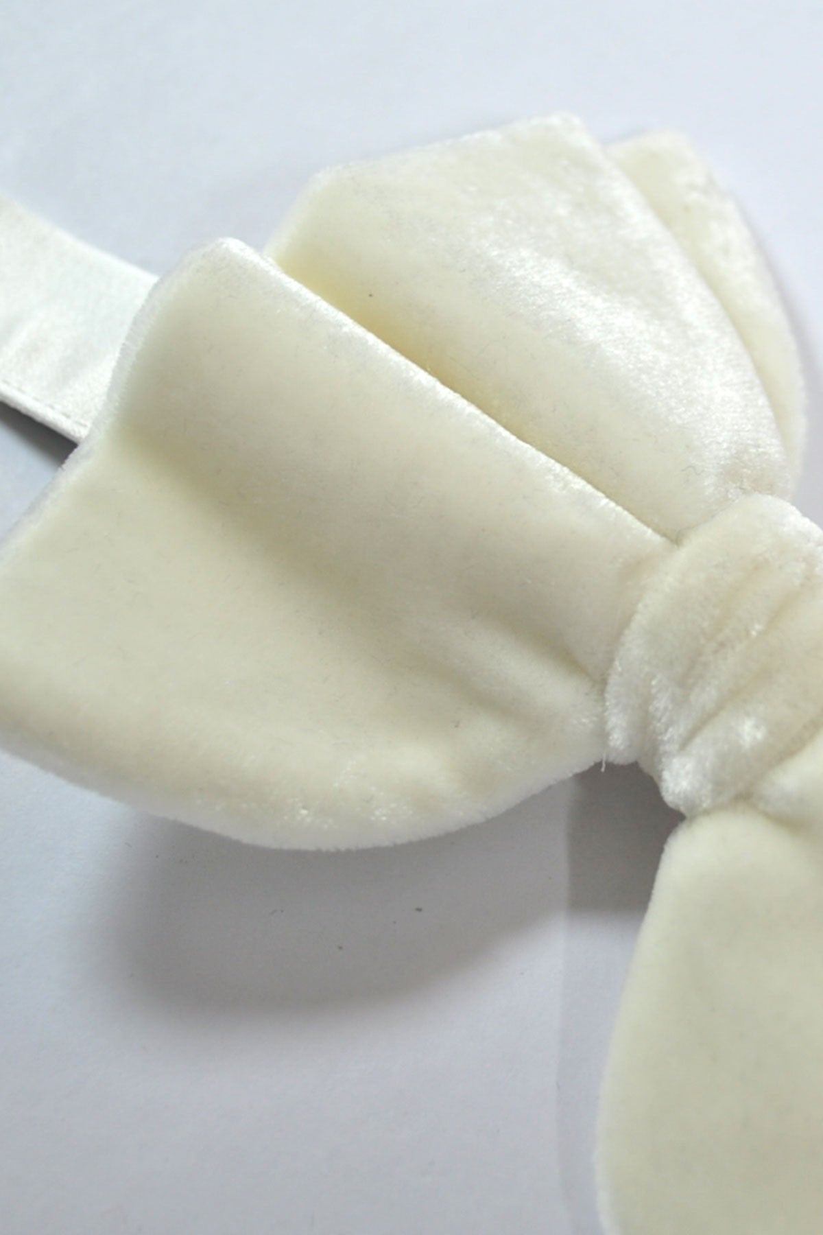 Bow Tie Large Velvet Ivory White